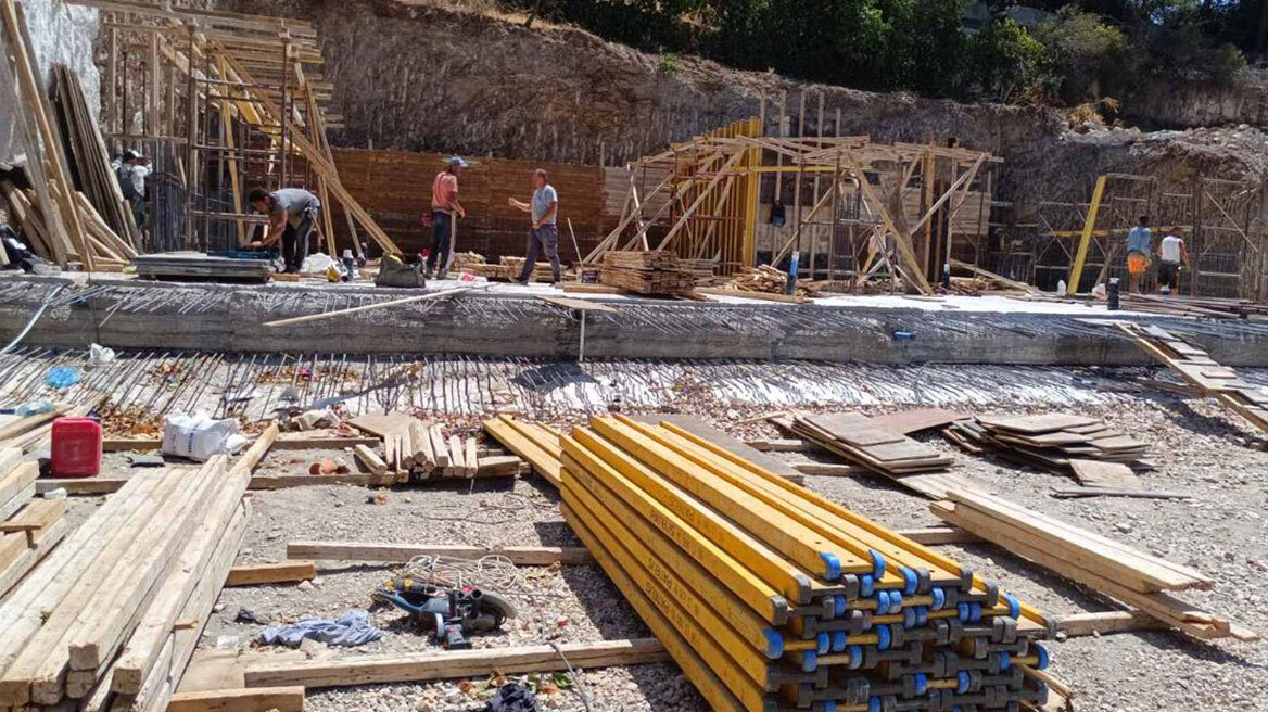 Πεντέλη: Συνελήφθη εργάτης γιατί χρησιμοποιούσε τροχό κοπής δίπλα σε δάσος ενώ είναι ακραίος ο κίνδυνος φωτιάς - Δείτε φωτογραφίες