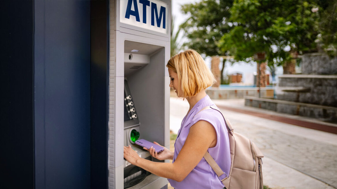 Όλες οι μειώσεις στις τραπεζικές προμήθειες - Τι αλλάζει στις συναλλαγές στα ATM από Δευτέρα 11/08
