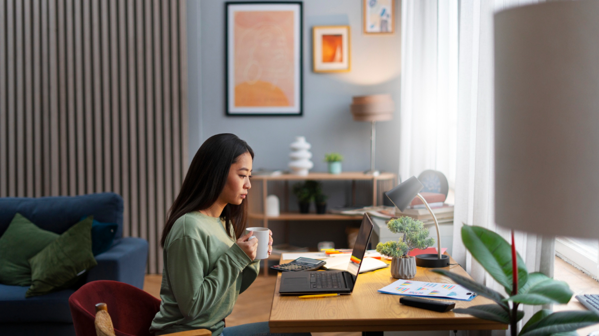 Στην Κίνα οι άνεργοι νέοι πληρώνουν για να προσποιούνται πως δουλεύουν
