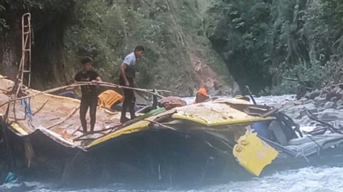 Τουλάχιστον 13 νεκροί σε δύο τροχαία με λεωφορεία στο Περού
