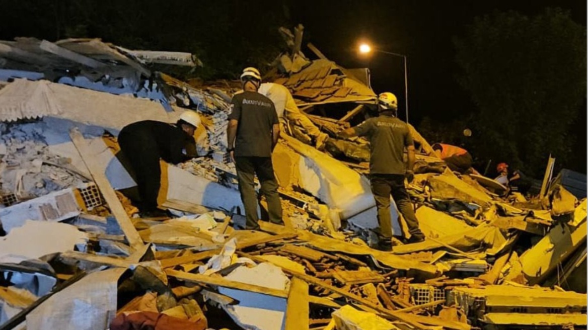 Ένας νεκρός και 29 τραυματίες από τον σεισμό των 6,1 Ρίχτερ στην Τουρκία: Τουλάχιστον 16 κτίρια κατέρρευσαν - Δείτε βίντεο
