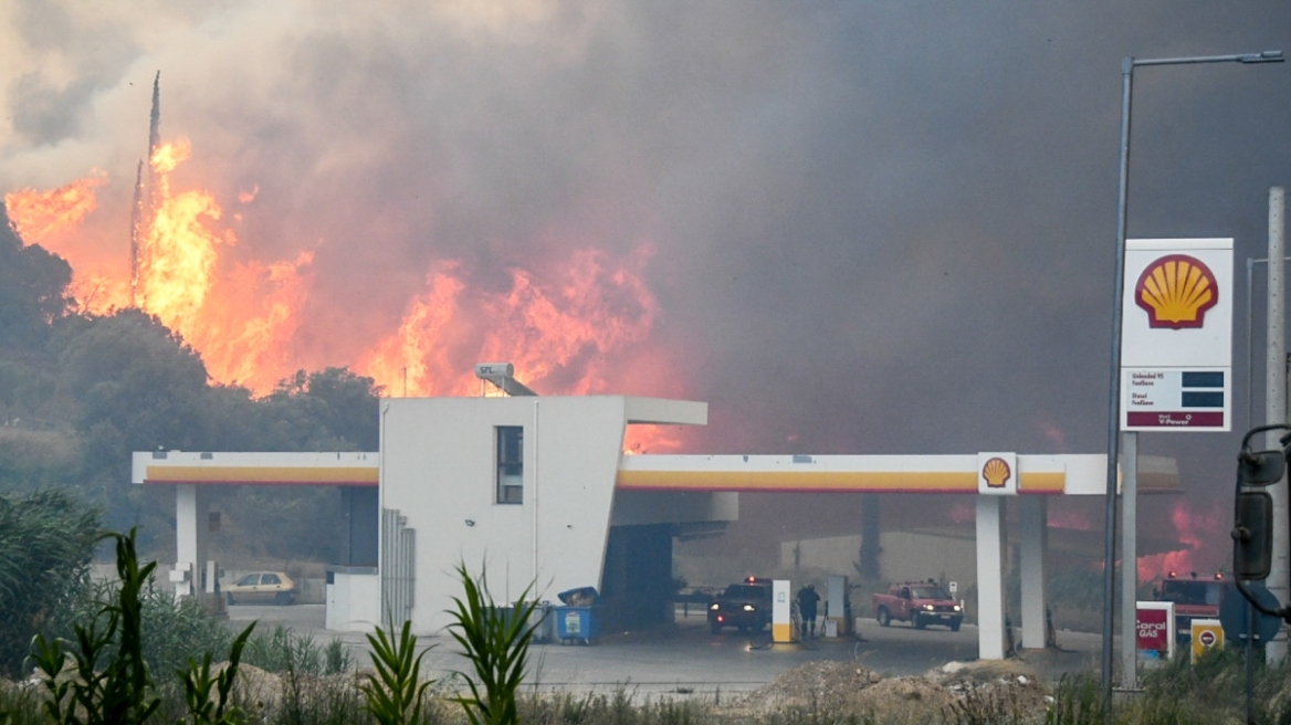 Δήμαρχος Δυτικής Αχαΐας: Αν η φωτιά περάσει στο δάσος της Μόβρης, τότε θα φτάσει μέχρι την Ηλεία