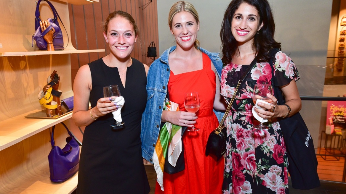 Το στέλεχος των media που μέσα σε δύο χρόνια έκλεψε πάνω από 270.000 δολάρια για ακριβά ρούχα και ταξίδια