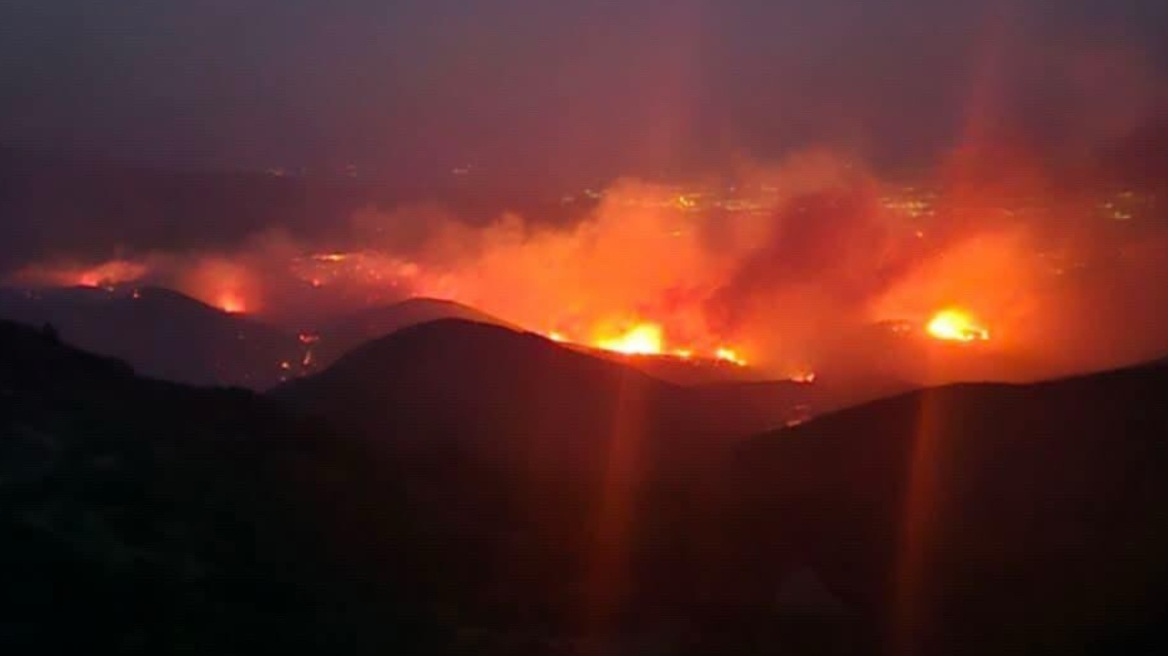 Σε πύρινο κλοιό ο δήμος Ζηρού στην Πρέβεζα - Μπαράζ μηνυμάτων του 112 για εκκένωση 5 περιοχών