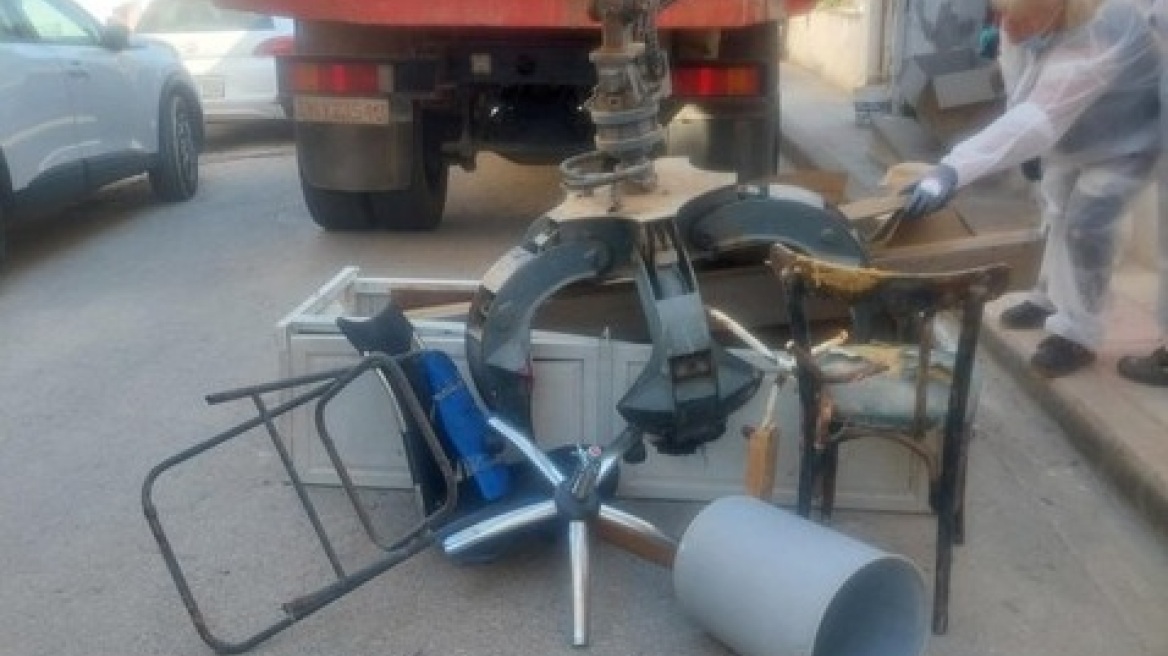 Χανιά: Επιχείρηση καθαρισμού του δήμου σε σπίτι - σκουπιδότοπο - Επιτέθηκε σε υπάλληλο η ιδιοκτήτρια