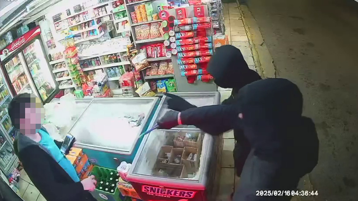 Απειλούσαν με μαχαίρι και λήστευαν περίπτερα και μίνι μάρκετ στην Αττική - Βίντεο από τη δράση της συμμορίας