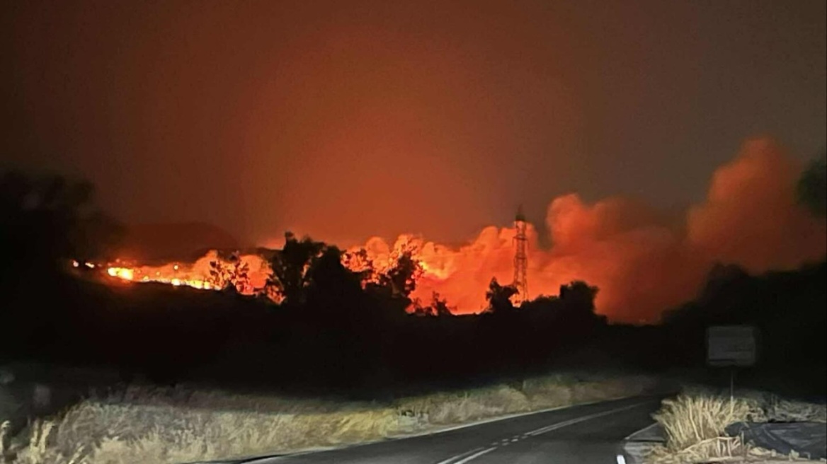 Φωτιά τώρα στα Μέγαρα: Περιορίστηκε το μέτωπο που ξέσπασε τα ξημερώματα - Ισχυρές δυνάμεις στην περιοχή, ήχησε και το 112

