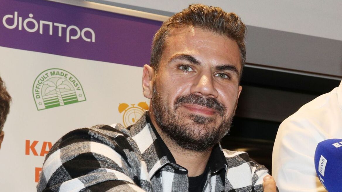 Άκης Πετρετζίκης: Η αντίδρασή του όταν ένα αγοράκι πλησίασε την κόρη του στην παραλία - «Μπροστά στα μάτια μου»