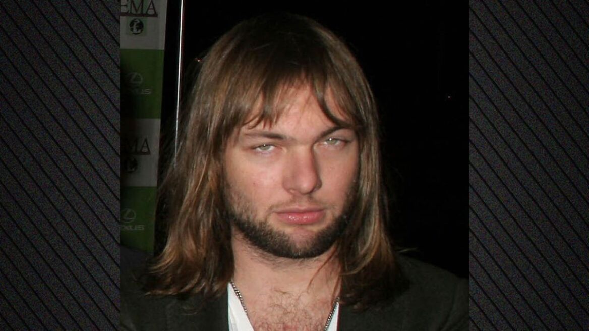 Maroon 5: Κατέθεσε αίτηση διαζυγίου η σύζυγος του πρώην μπασίστα τους - Ο Μίκι Μάντεν έστελνε σεξουαλικά μηνύματα σε ανήλικες