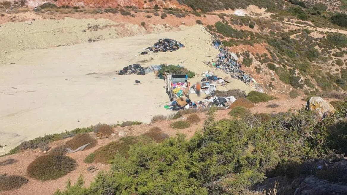 Μήλος: 17 οι συλλήψεις μετά την καταγγελία κατά του προσωπικού καθαριότητας για ρύπανση - Δείτε φωτογραφίες από την παράνομη χωματερή