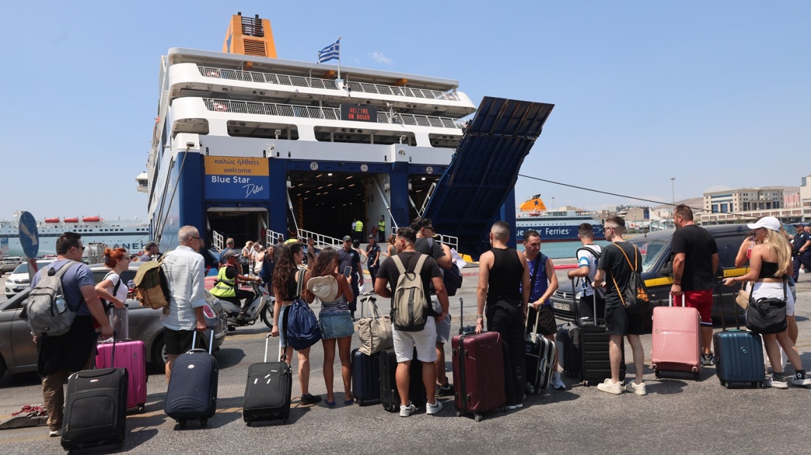 Με γεμάτα πλοία η έξοδος των εκδρομέων του Δεκαπενταύγουστου: 47 δρομολόγια σήμερα από Πειραιά, Λαύριο, Ραφήνα - 32.000 έφυγαν μόνο χθες