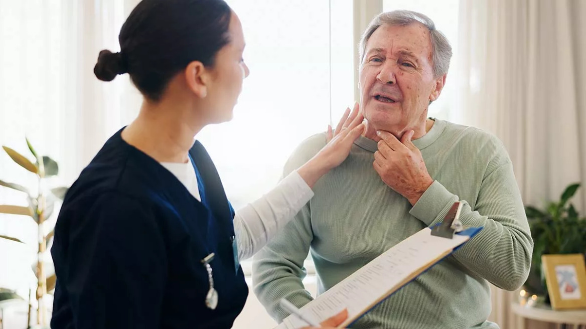 Καρκίνος λάρυγγα: Έγκαιρη διάγνωση μέσω αλλαγών της φωνής – Τι έδειξε μελέτη
