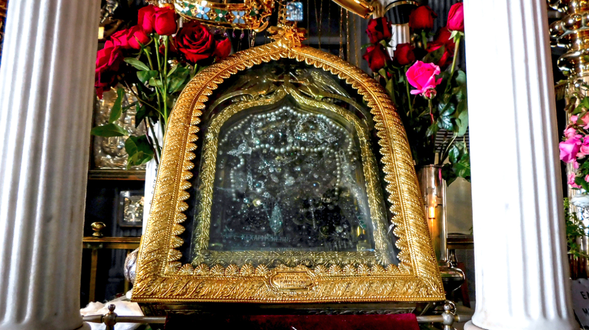 Δεκαπενταύγουστος: Οι παραδόσεις και τα έθιμα για την Κοίμηση της Θεοτόκου σε κάθε γωνιά της Ελλάδας