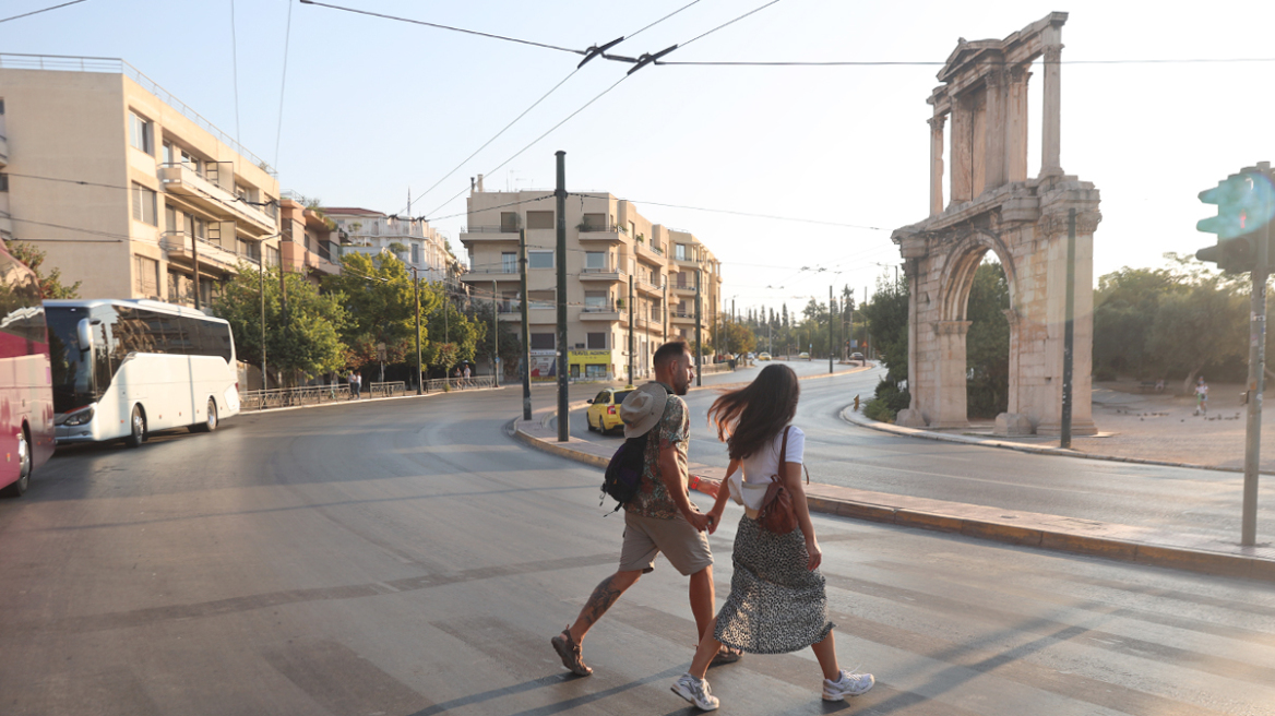 Άδειο και έρημο το κέντρο της Αθήνας - Δείτε φωτογραφίες και βίντεο
