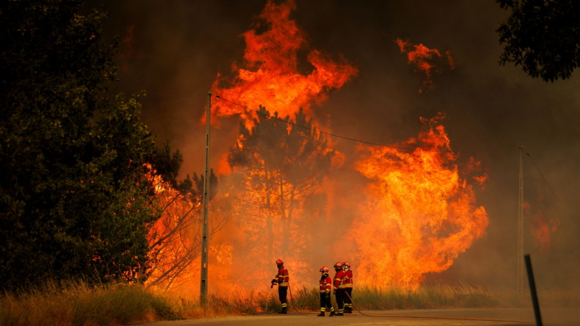 Ένας νεκρός από τις πυρκαγιές στην Πορτογαλία – Χιλιάδες πυροσβέστες στα μέτωπα εδώ και τρεις εβδομάδες
