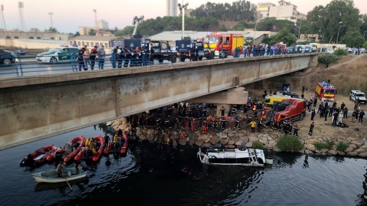 Τουλάχιστον 18 νεκροί σε τροχαίο με λεωφορείο στην Αλγερία
