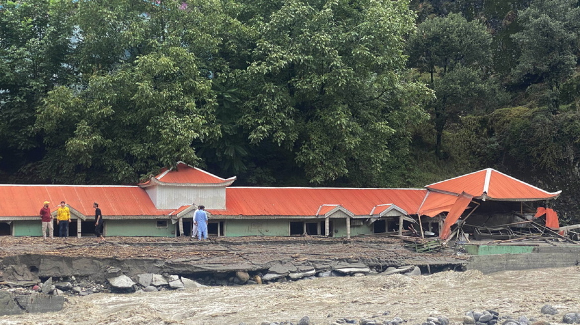 Πακιστάν: Πάνω από 320 άνθρωποι έχουν χάσει τη ζωή τους σε ένα 48ωρο λόγω των πλημμυρών