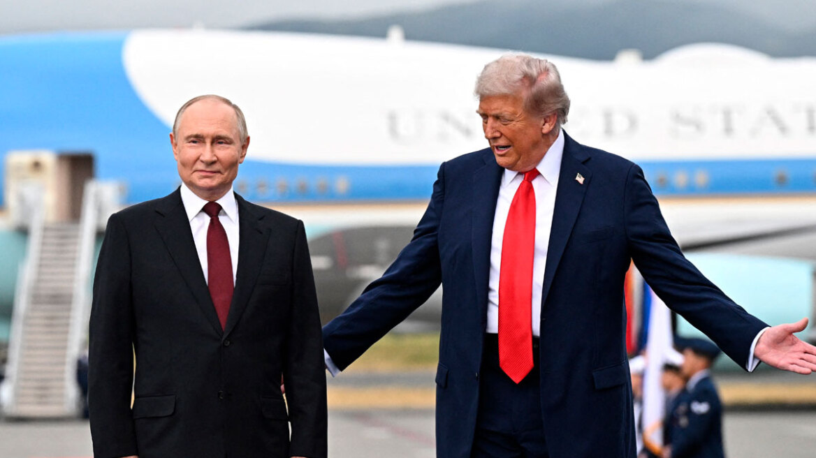 Politico: «Θρίαμβος» για τον Πούτιν η συνάντηση με τον Τραμπ στην Αλάσκα