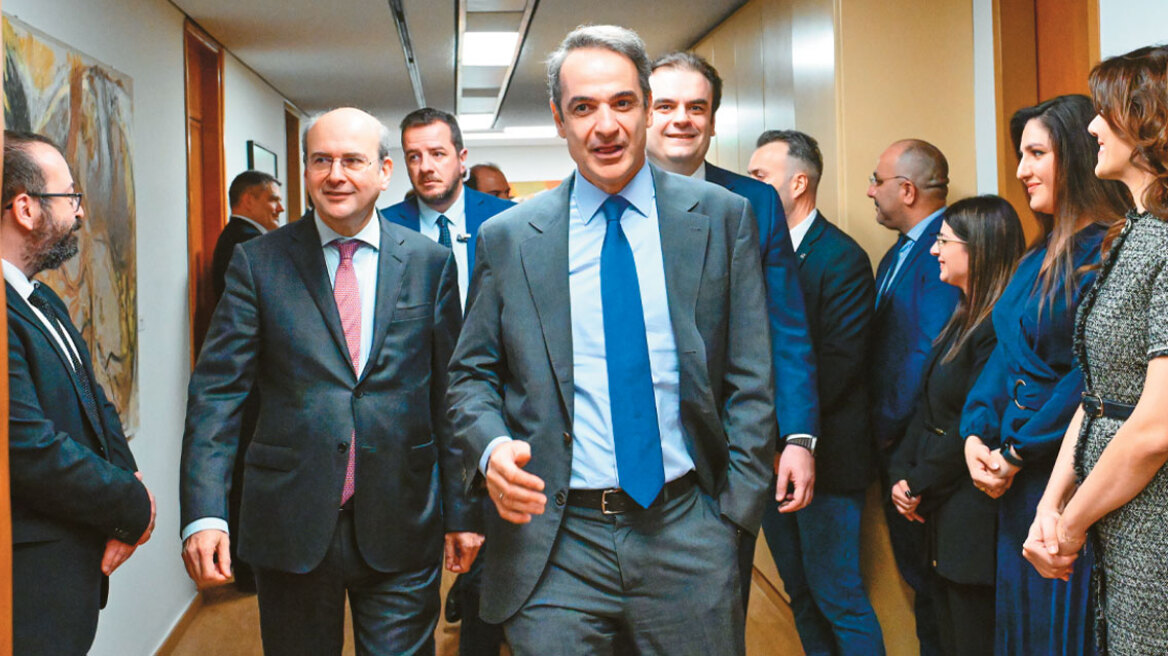 Μείωση φόρων για τη μεσαία τάξη: Ποια μέτρα για τη ΔΕΘ κλείδωσαν και ποια ζυγίζονται 