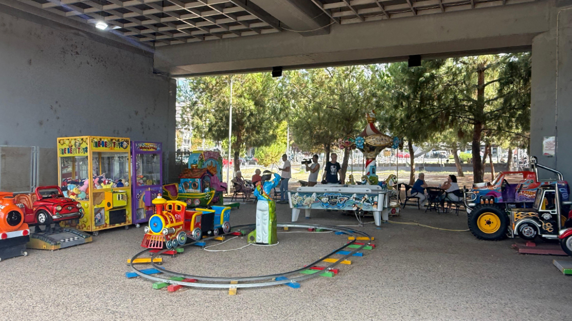Θεσσαλονίκη: 5χρονος ακούμπησε παιχνίδι σε αναψυκτήριο και έπαθε έγκαυμα - Συνελήφθησαν δύο άτομα