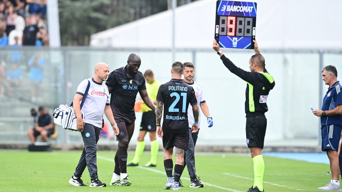 Νάπολι: Σοβαρός ο τραυματισμός του Λουκάκου στο παιχνίδι με τον Ολυμπιακό, μένει 4-5 μήνες εκτός δράσης 