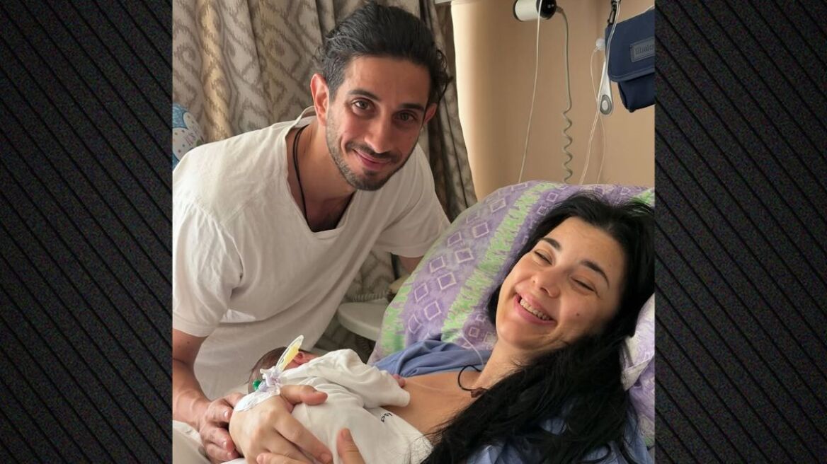 Η Άννα Τσουκαλά έγινε μητέρα σε ηλικία 50 ετών - Η φωτογραφία μέσα από το μαιευτήριο