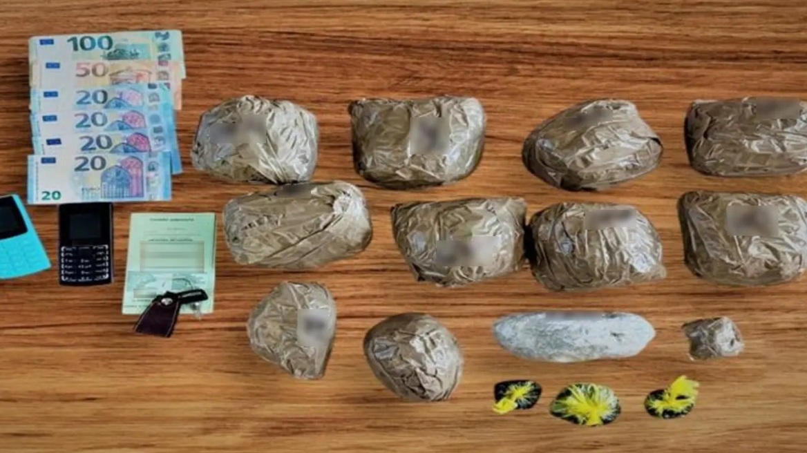 Σύλληψη 54χρονου που διακινούσε ναρκωτικά ως delivery σε Νέα Φιλαδέλφεια και Μενίδι - Τον έπιασαν με 1 κιλό κάνναβης
