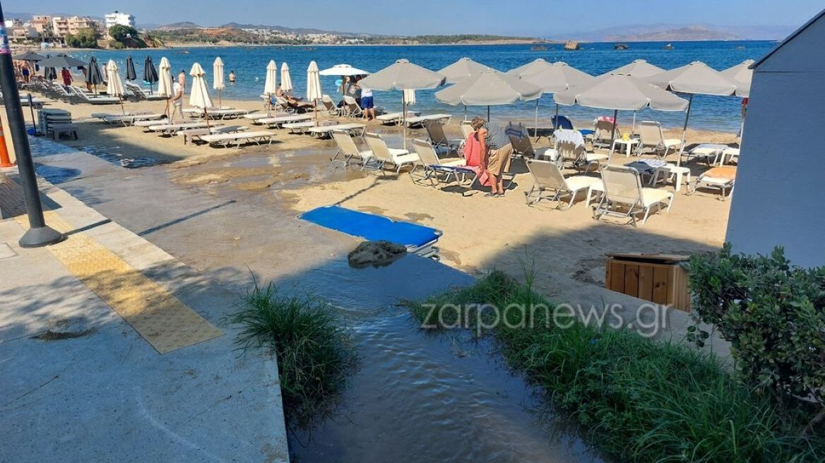 Γέμισε λύματα η παραλία της Νέας Χώρας στα Χανιά - Οι ακαθαρσίες φτάνουν μέχρι τη θάλασσα, δείτε βίντεο και φωτογραφίες