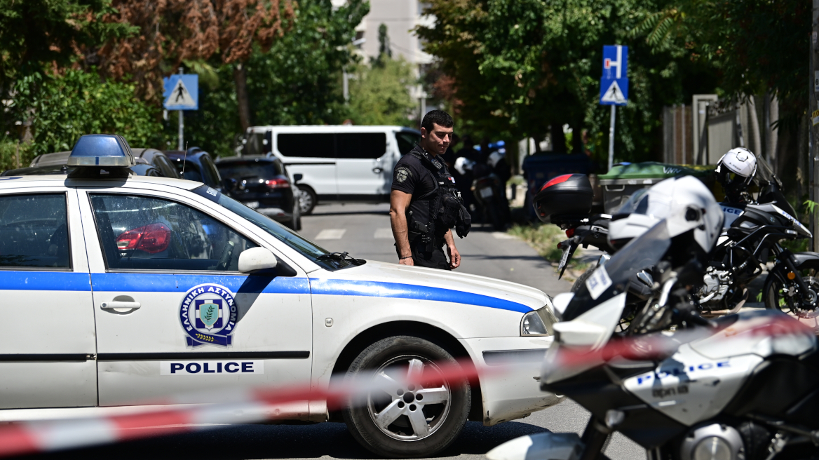 Παλαιστίνιος χτύπησε περαστικό με μπουκάλι και δάγκωσε αστυνομικό στο κέντρο της Αθήνας - Είχε πάνω του 5 μαχαίρια και 2 ψαλίδια