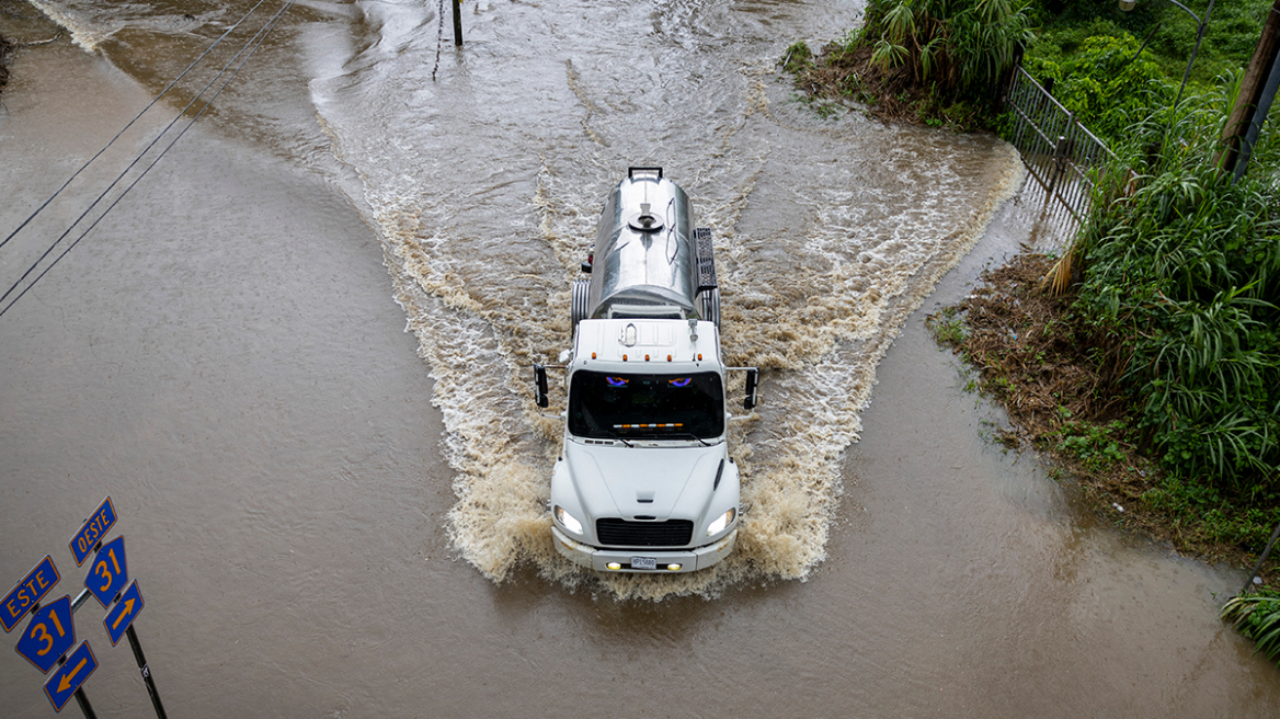 Ο κυκλώνας Έριν ενισχύεται ξανά στην κατηγορία 4, απειλεί τις Μπαχάμες