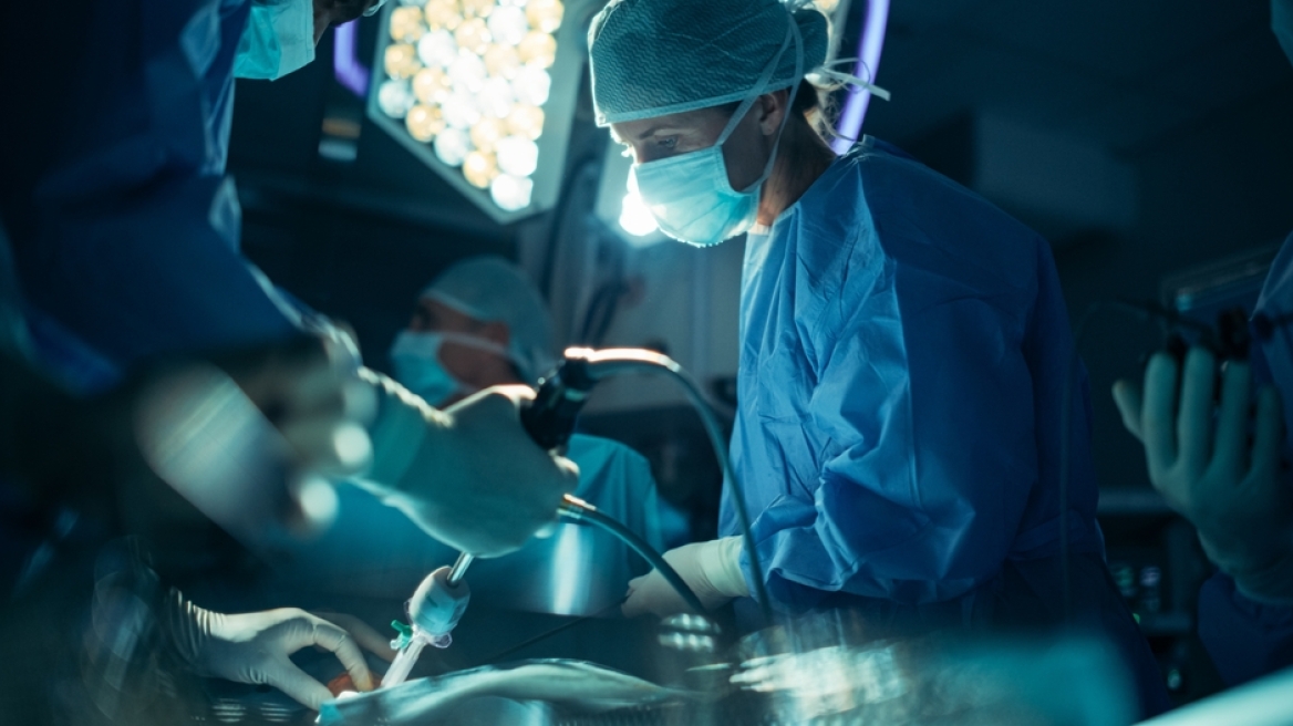 ΕΣΥ: Πώς οι ιδιώτες γιατροί θα πραγματοποιούν χειρουργεία στα δημόσια νοσοκομεία