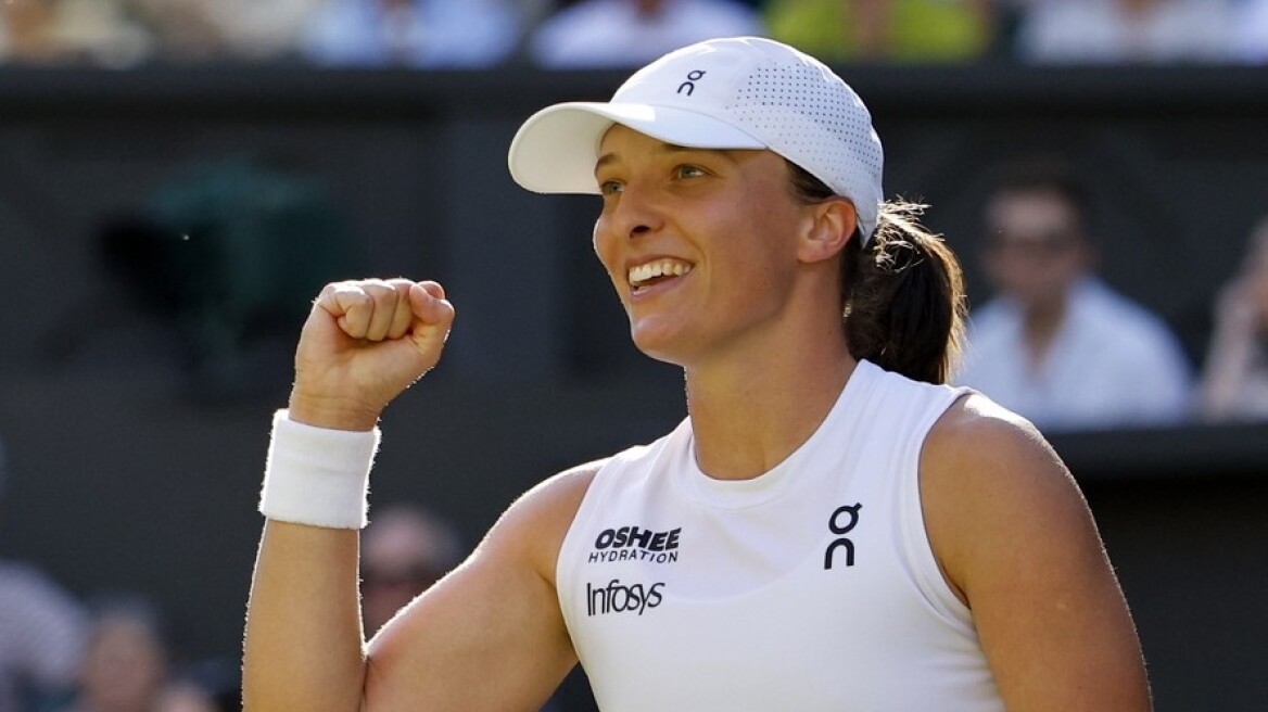 Βίντεο: H Σβιόντεκ νόμιζε ότι βρέχει αλλά δημοσιογράφος της... αποκάλυψε πως την έφτυσε, ενώ μιλούσε 