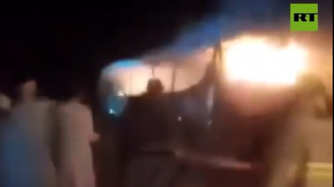 Τραγωδία στο Αφγανιστάν: Τουλάχιστον 71 νεκροί σε τροχαίο δυστύχημα με λεωφορείο
