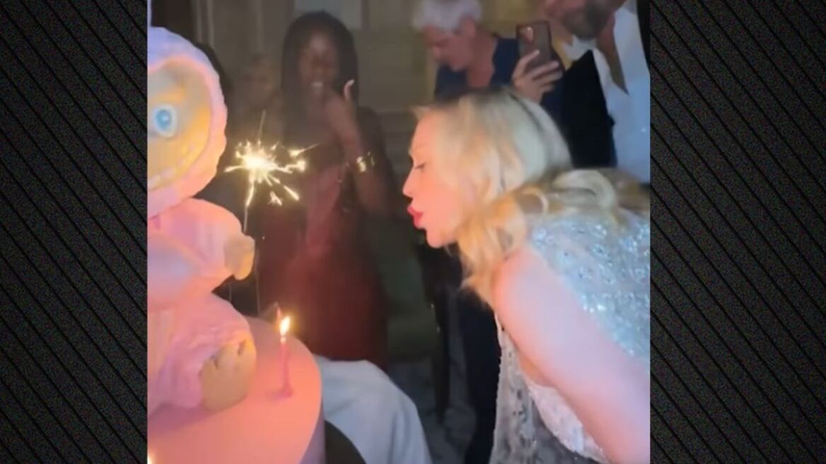 Η Μαντόνα γιόρτασε τα 67α γενέθλιά της στην Ιταλία με τον 29χρονο σύντροφό της και τις κόρες της