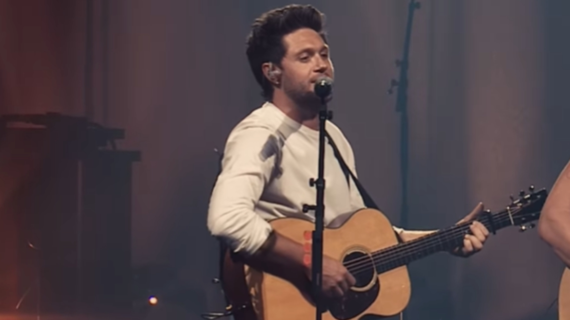 Ο Νάιαλ Χόραν επέστρεψε στη σκηνή 10 μήνες μετά τον θάνατο του Λίαμ Πέιν - Δείτε βίντεο