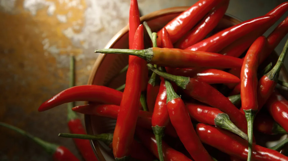 Το καυτερό κόκκινο μυστικό για δυνατή όραση και καρδιά – «Κρύβεται» στην κουζίνα
