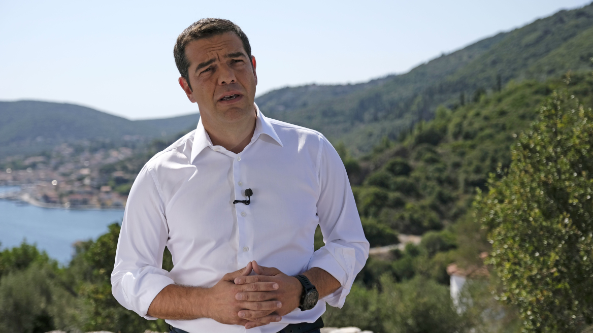 Ο ΣΥΡΙΖΑ θυμήθηκε τον Τσίπρα της... Ιθάκης όταν ανακοίνωνε τη λήξη των μνημονίων