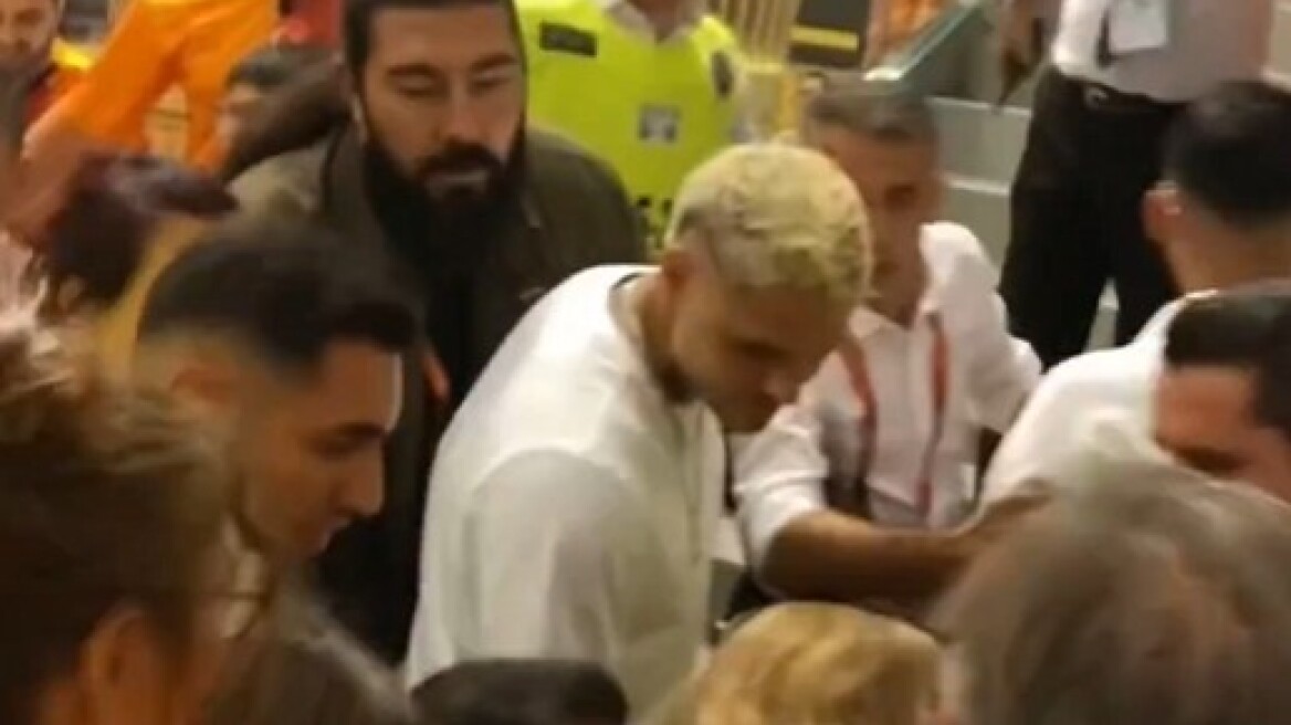 Ικάρντι: Οπαδός της Γαλατάσαραϊ δέχθηκε κουτουλιά από τον Αργεντινό σε εκδήλωση της ομάδας - Βίντεο 