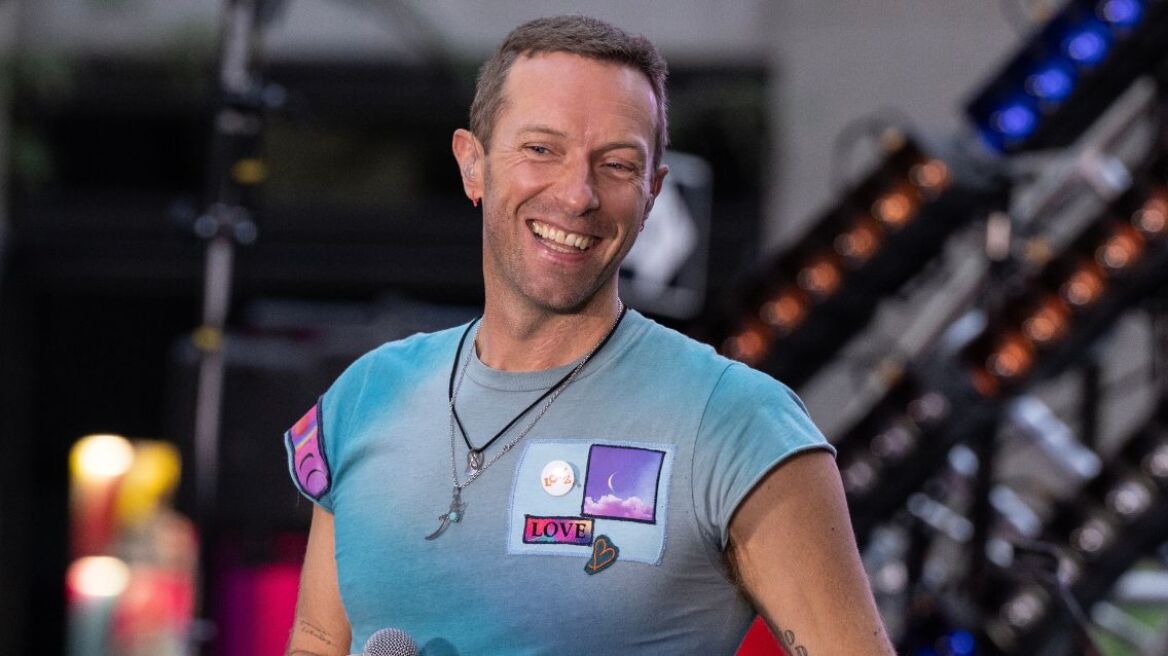 Κρις Μάρτιν μετά το viral βίντεο με το παράνομο ζευγάρι: Δεν θα καταργηθεί η «kiss cam»