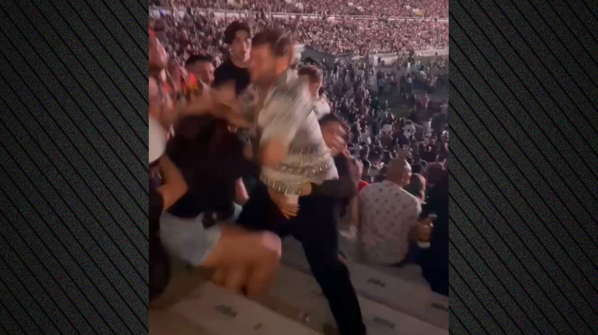 ΗΠΑ: Άγριο ξύλο σε συναυλία στην Καλιφόρνια - Την άφησε αναίσθητη από τα χτυπήματα και έτρεξε να κρυφτεί