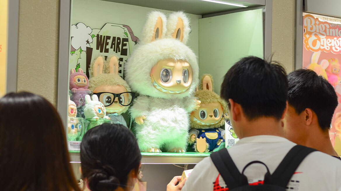 Το θαύμα των Labubu: Πώς τα δημοφιλή κουκλάκια έβαλαν τον 38χρονο δημιουργό τους στο top 10 των πλουσιότερων Κινέζων