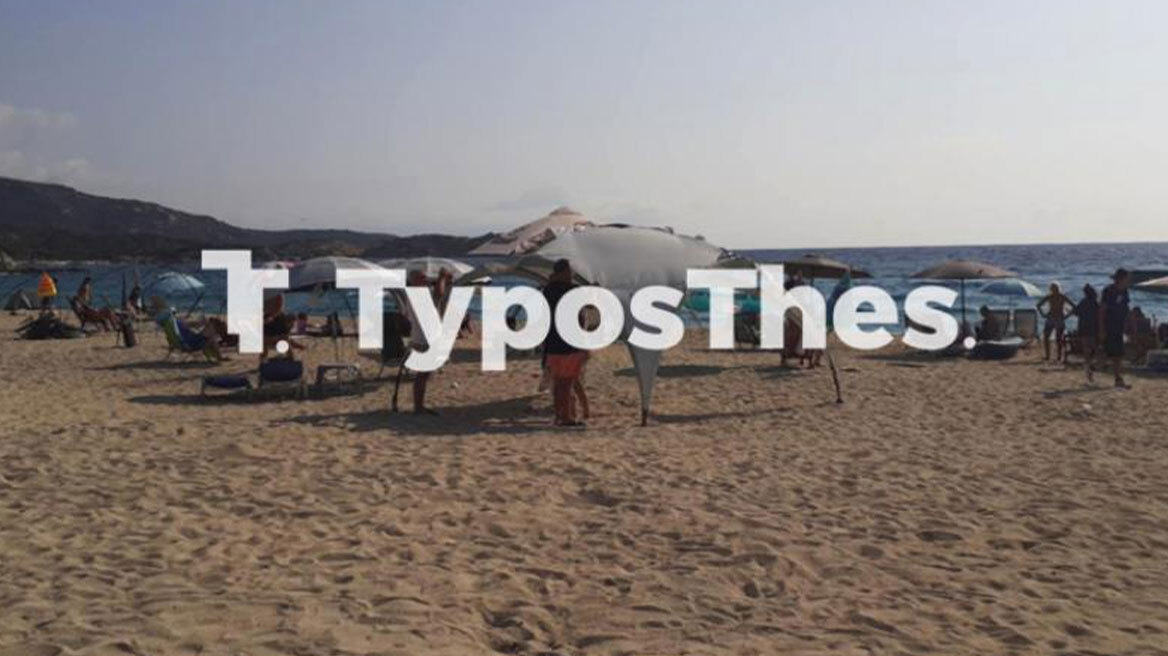 Έφοδος σε γνωστό κάμπινγκ στη Χαλκιδική μετά από καταγγελία τουρίστριας - Ξηλώνουν ομπρέλες και εξοπλισμό, δείτε φωτογραφίες