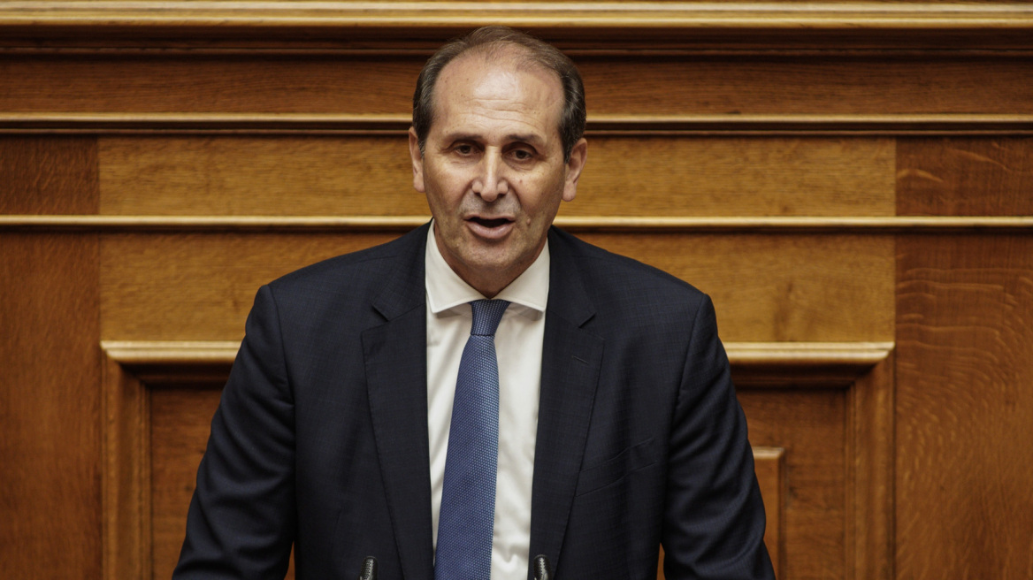 Ο Απόστολος Βεσυρόπουλος υπέστη ανακοπή καρδιάς - Μεταφέρεται στο «Παπαγεωργίου» της Θεσσαλονίκης 