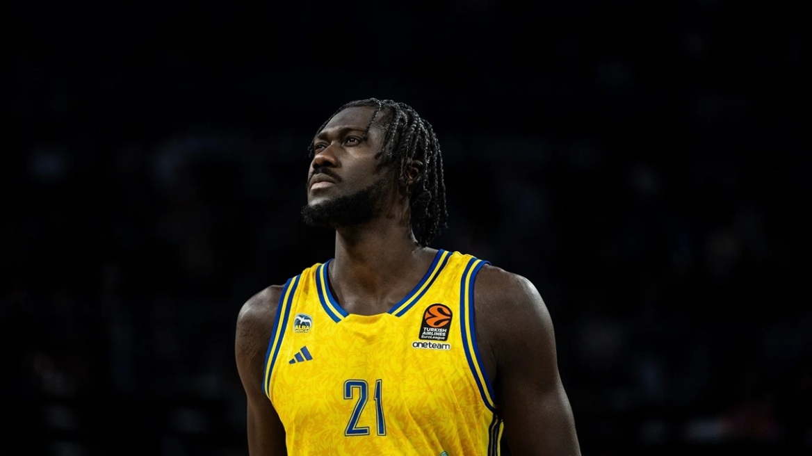 Τον σέντερ Καλίφα Κουμάτζε πήρε ο Ολυμπιακός για την προετοιμασία