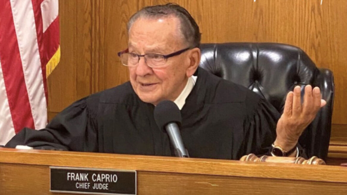 Frank Caprio: Πέθανε ο πιο «ανθρώπινος» δικαστής της Αμερικής - Ποιος ήταν ο θρυλικός πρωταγωνιστής του Providence