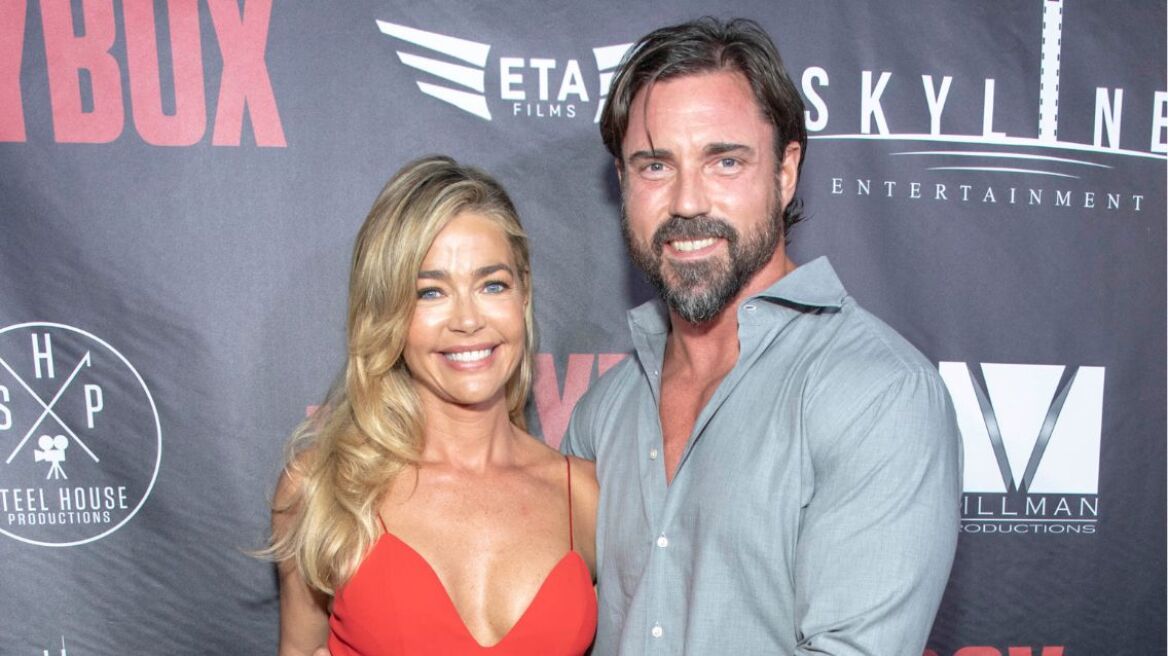 Η Ντενίζ Ρίτσαρντς κινείται νομικά εις βάρος του Άαρον Φάιπερς μετά το διαζύγιό τους