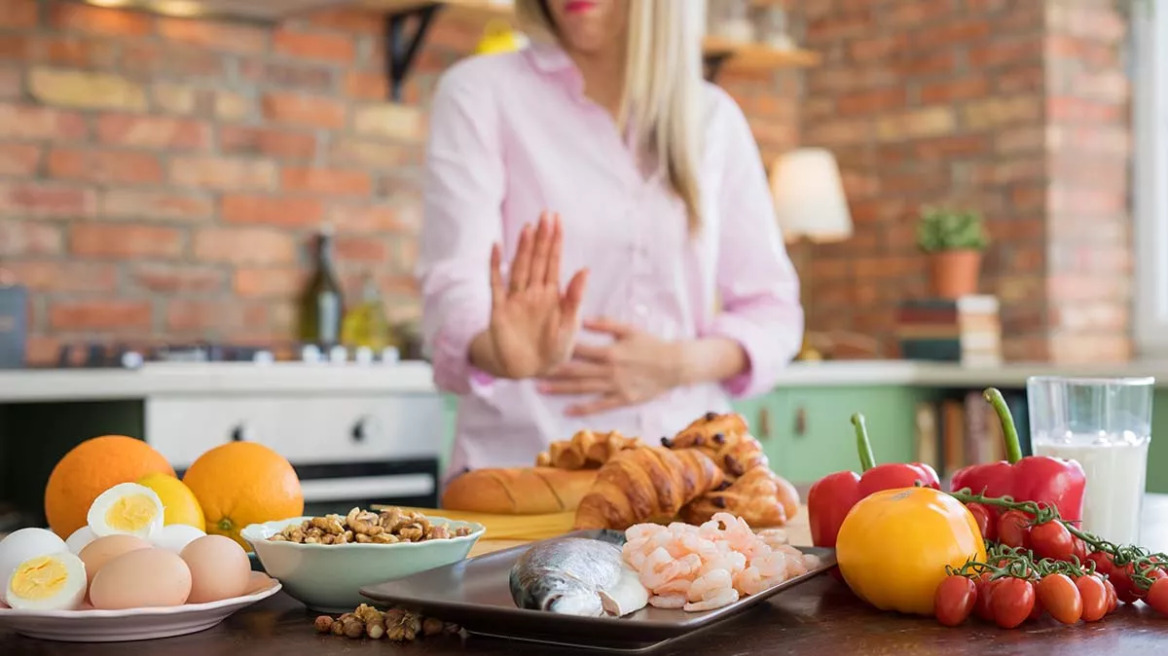 Πώς η διακοπή ορισμένων τροφών μπορεί να προκαλέσει νέες αλλεργίες – Ποιοι κινδυνεύουν περισσότερο