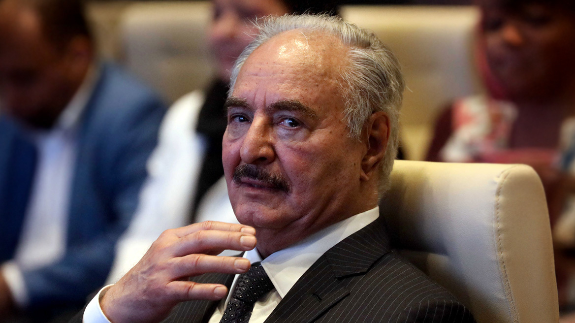 Bloomberg: Ο Χαφτάρ έτοιμος να δώσει άδεια στην Άγκυρα για έρευνες στην Μεσόγειο με βάση το τουρκολιβυκό μνημόνιο