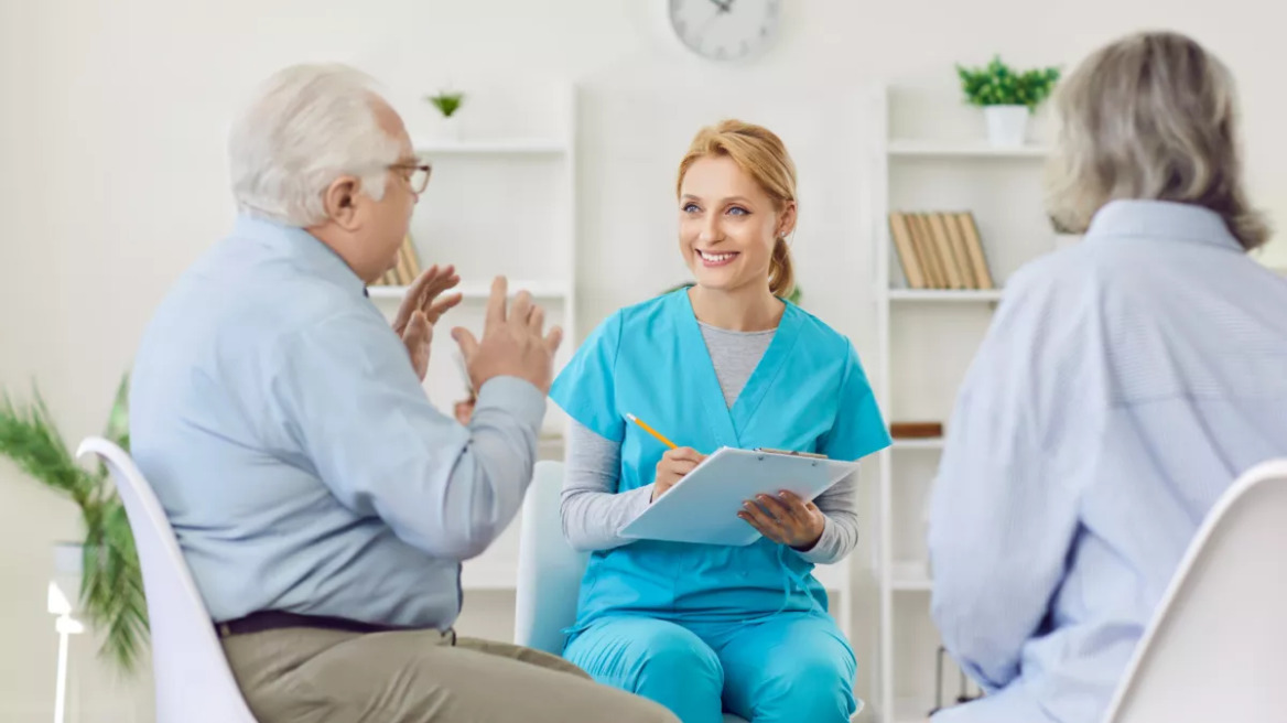 «Αόρατοι» οι ηλικιωμένοι στο ΕΣΥ – Σημαντικό βήμα το πρώτο Ιατρείο Γηριατρικής στο Λαϊκό Νοσοκομείο