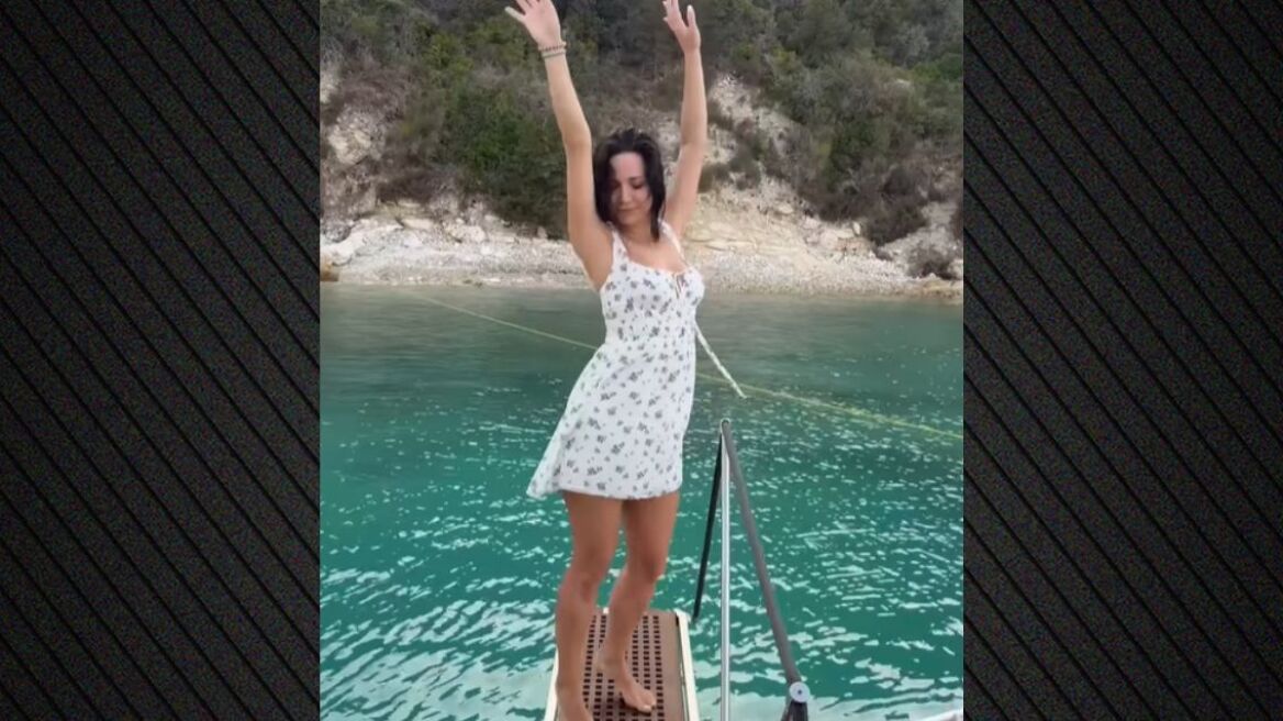 Βίντεο: Η Κατερίνα Γερονικολού στεγνώνει τα μαλλιά της χορεύοντας πάνω σε γιοτ